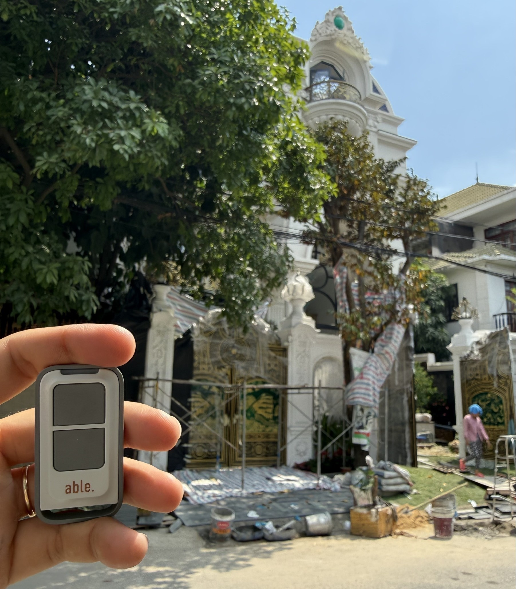 Lắp đặt motor cổng âm sàn ABLE tại Hồ Chí Minh. Motor cổng âm sàn ABLE 230V